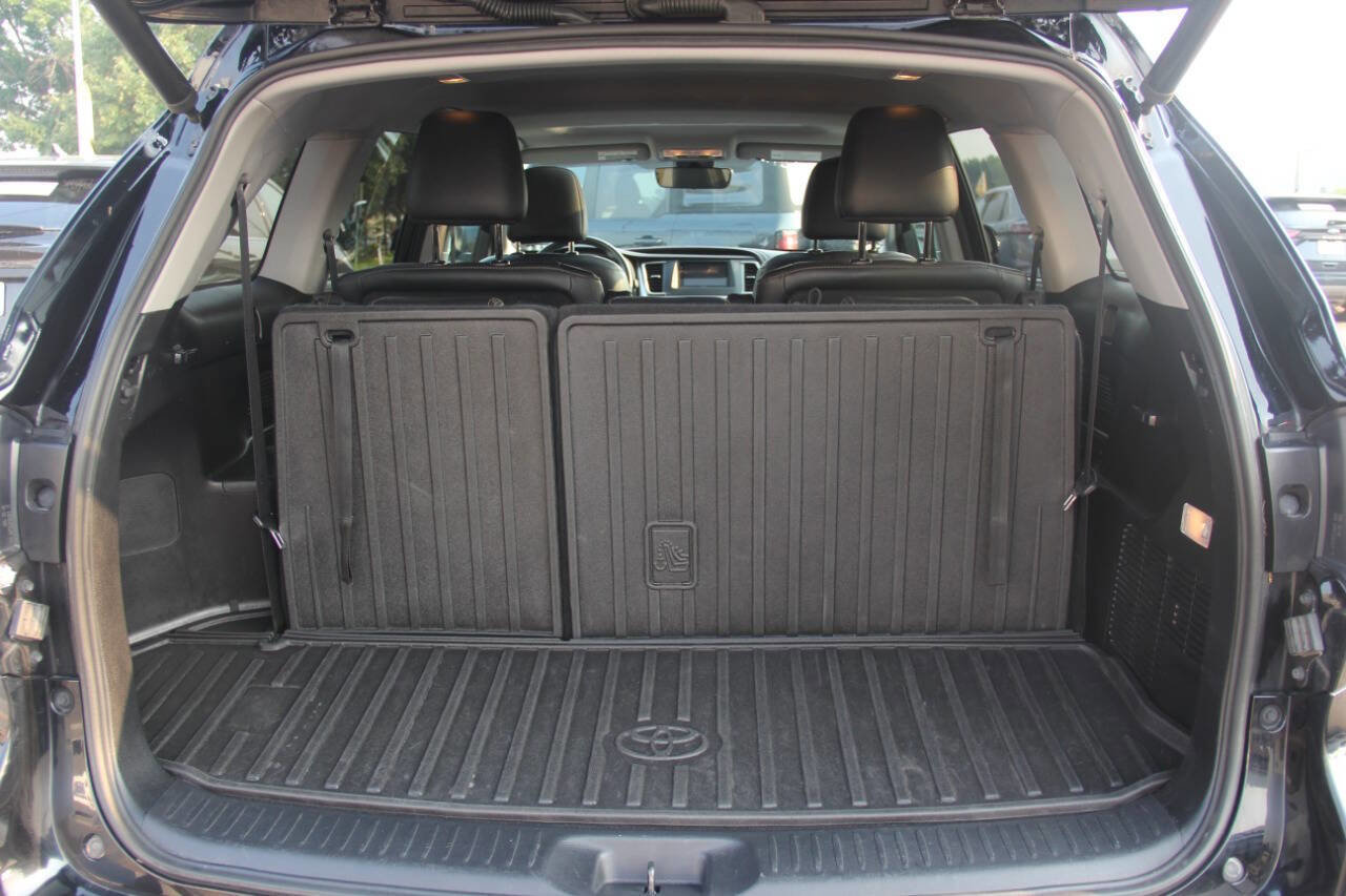 Used 2018 Toyota Highlander Limited AWD 4dr SUV image 11