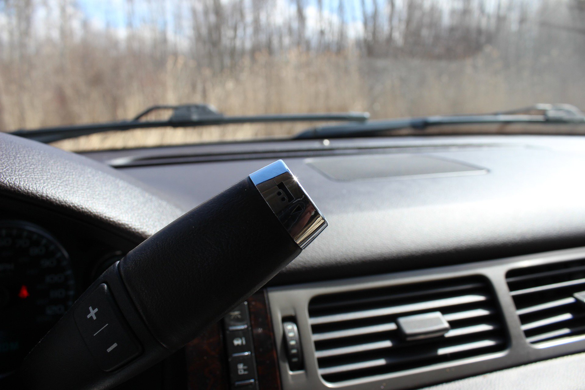 Used 2011 GMC Yukon Denali image 28