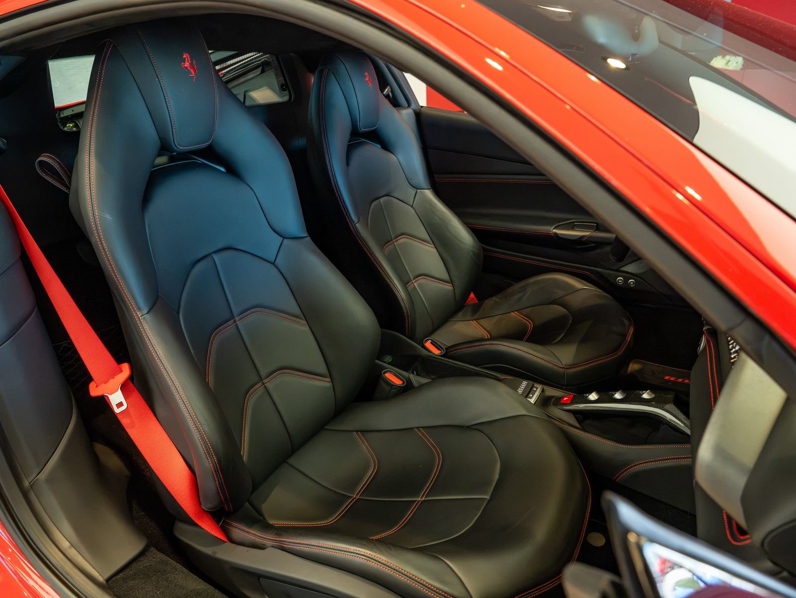 Used 2019 Ferrari 488 GTB RWD image 19