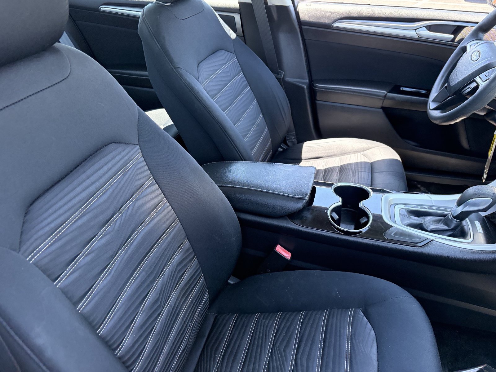 Used 2016 Ford Fusion SE FWD image 10