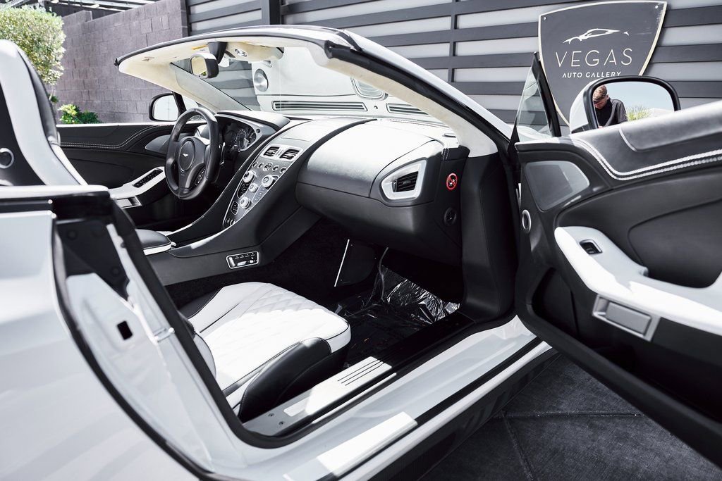 Used 2017 Aston Martin Vanquish S RWD image 34