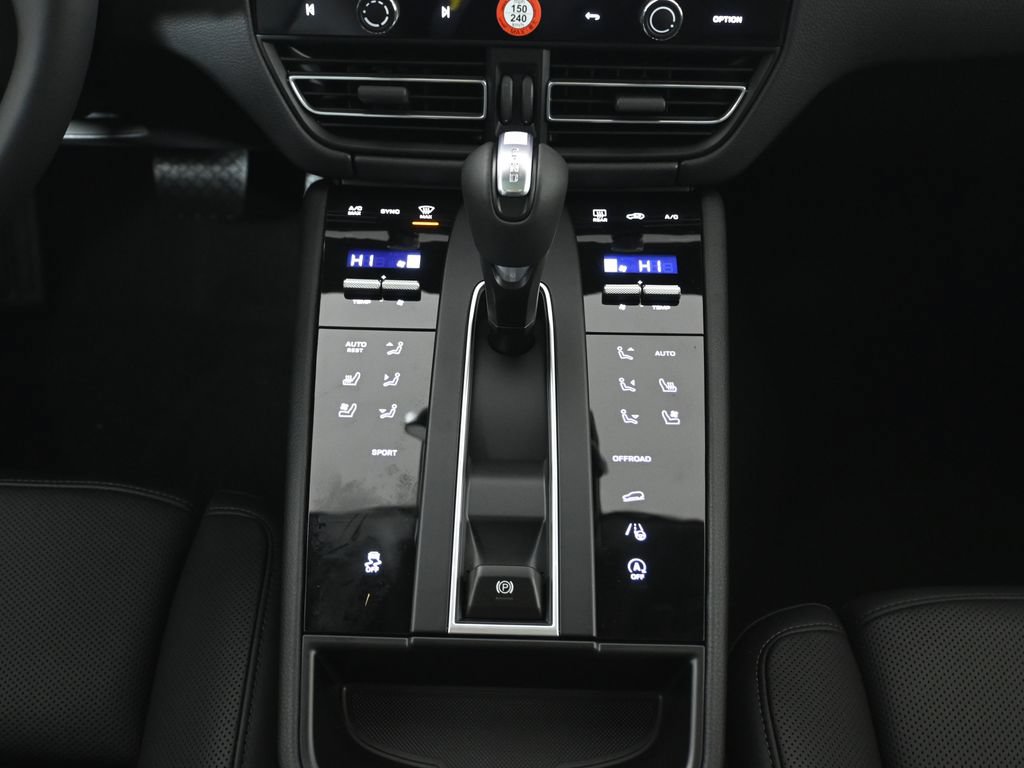 Used 2026 Porsche Macan AWD/4WD image 23