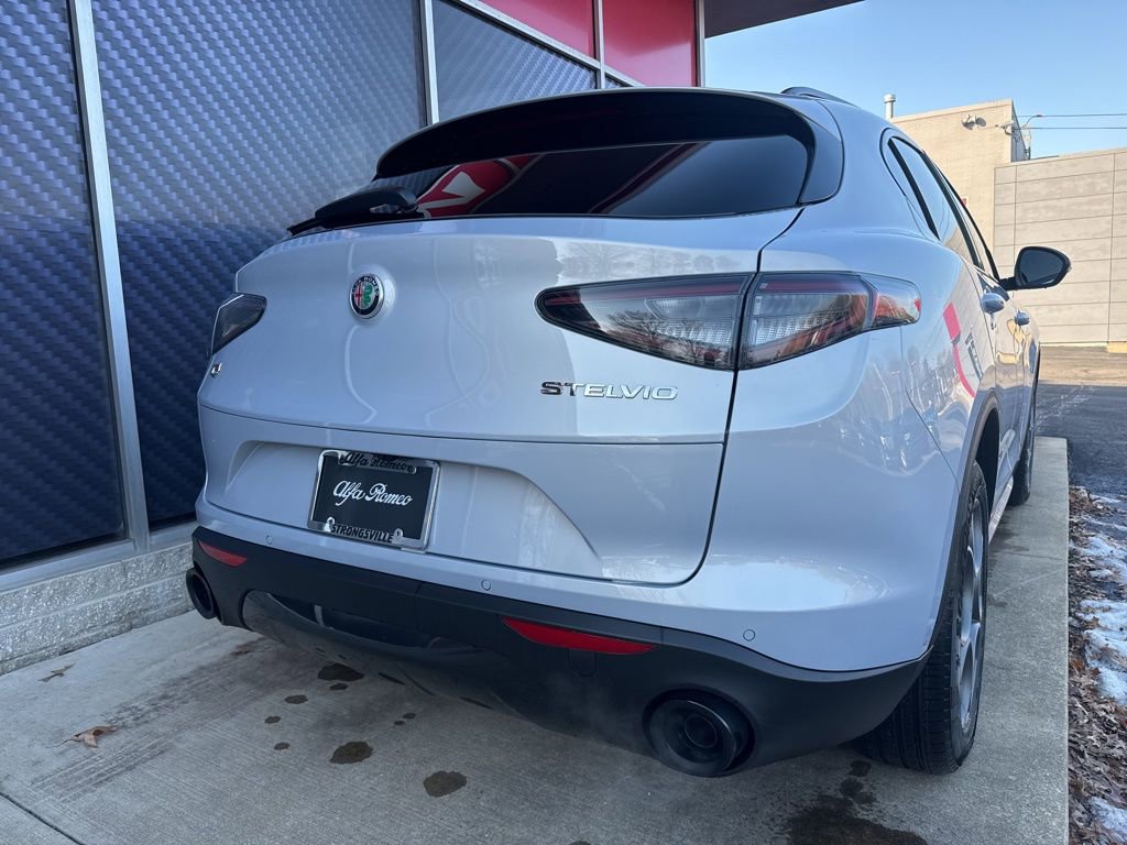 New 2026 Alfa Romeo Stelvio Sprint image 3