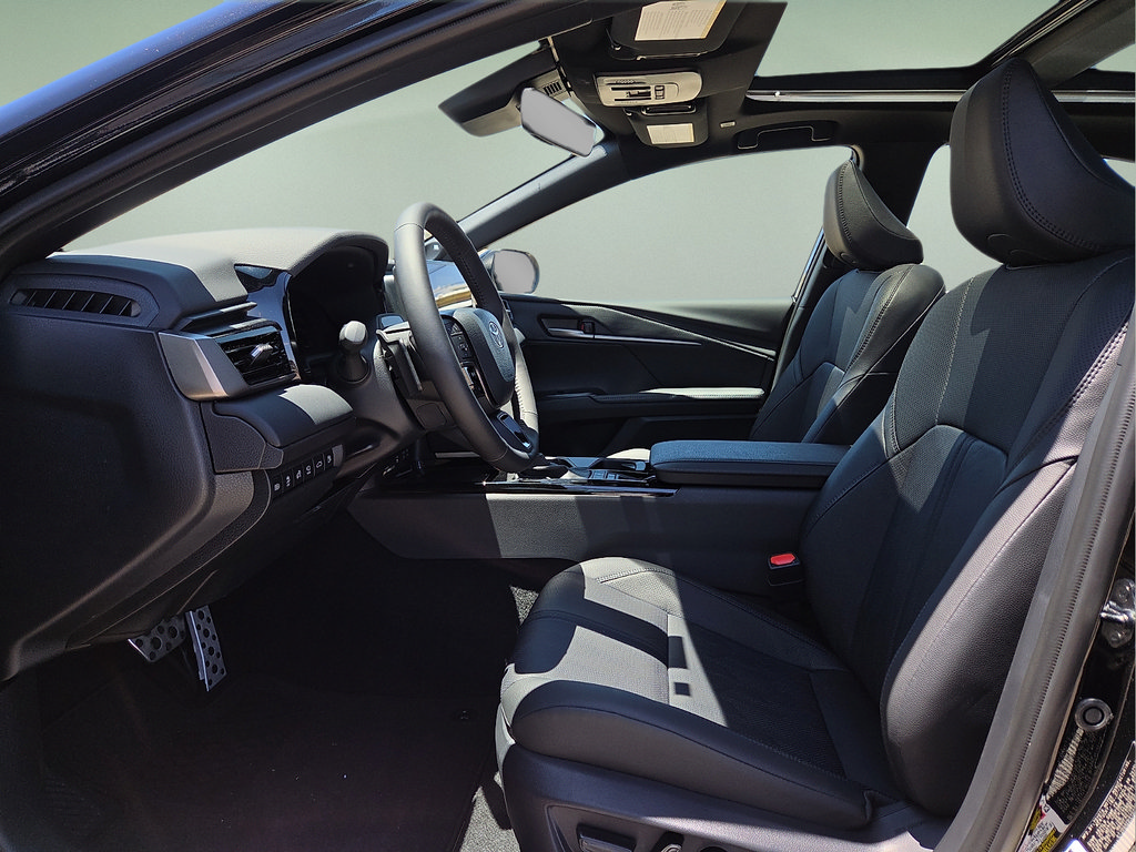 New 2026 Toyota Camry Hybrid FWD image 20