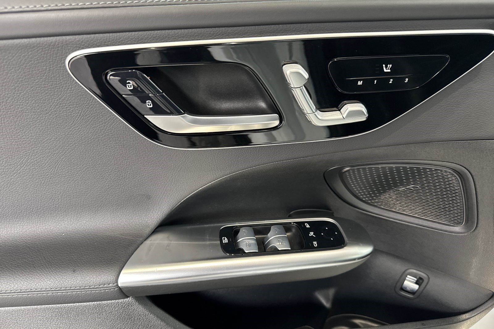 Used 2022 Mercedes-Benz C 300 Sedan image 12