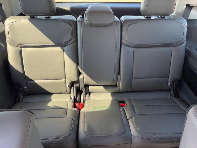 New 2025 Ford Expedition Active image 6