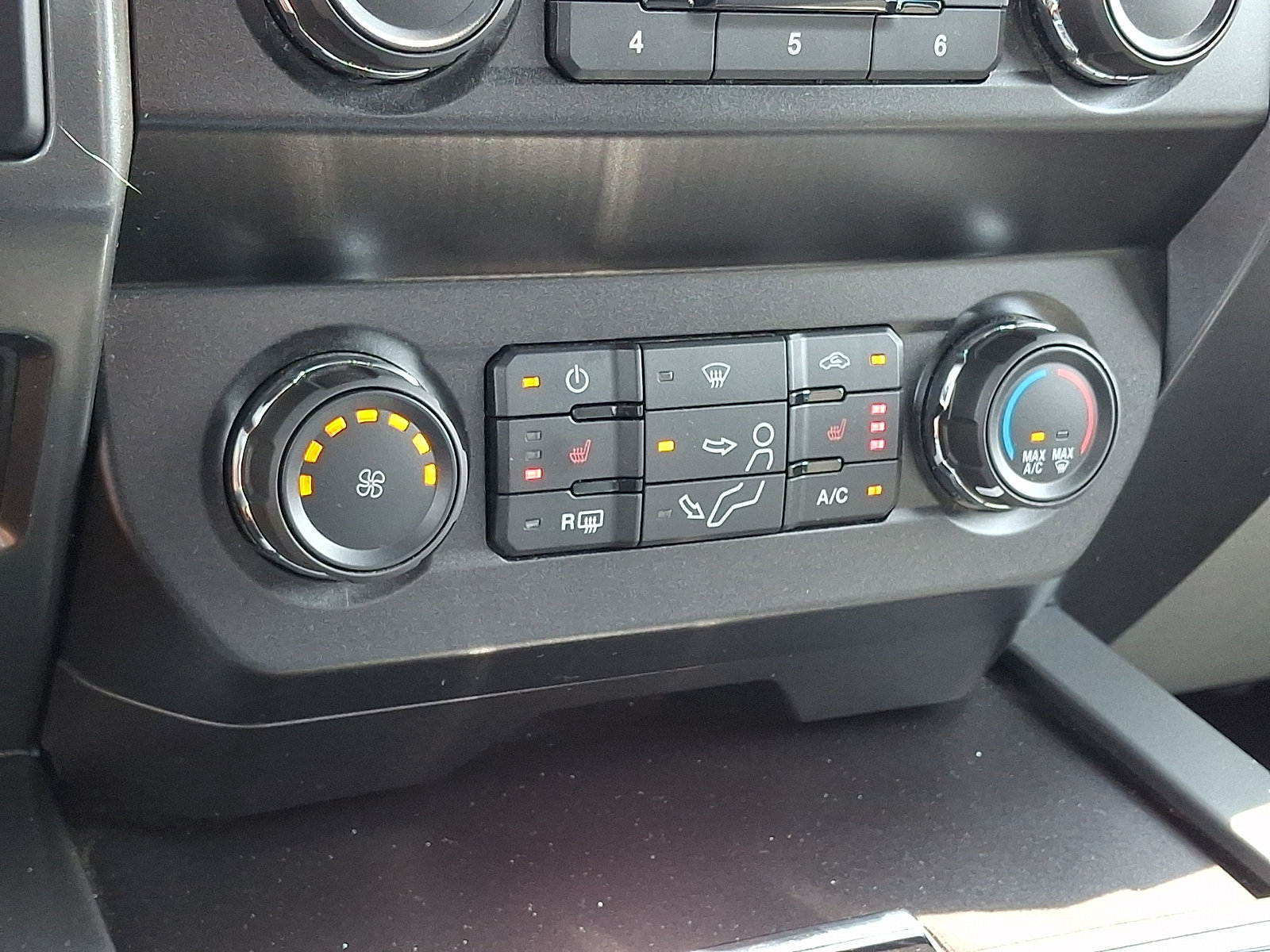 Certified 2022 Ford F350 XLT w/ XLT Premium Package AWD/4WD image 18