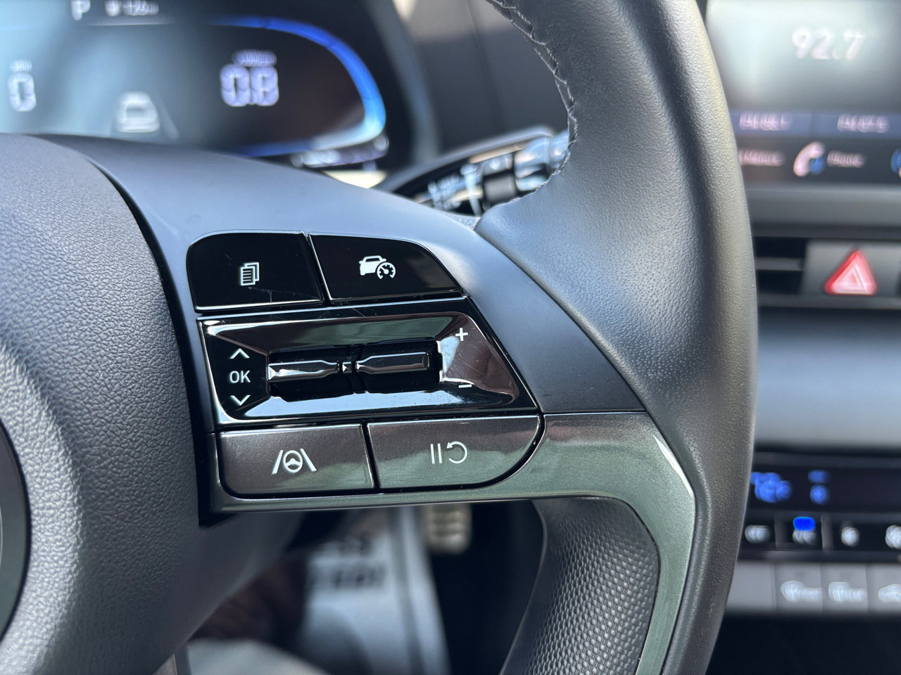 Used 2025 Hyundai Elantra Sport image 15