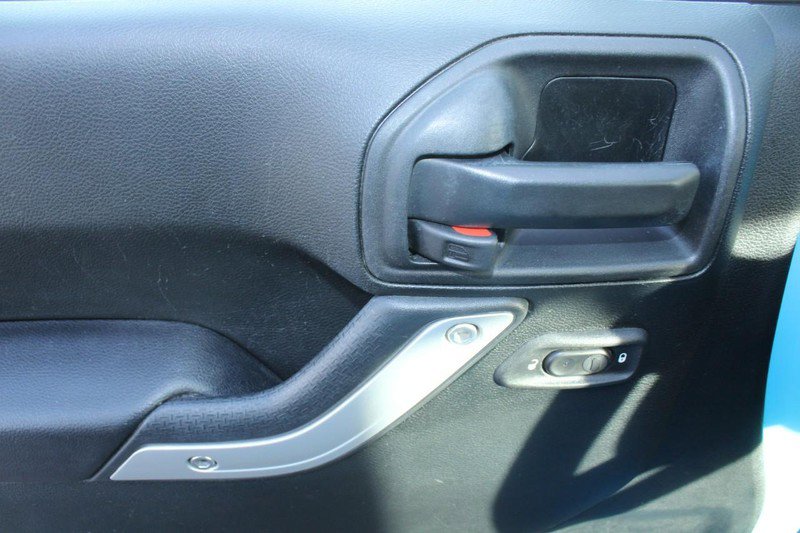 Used 2017 Jeep Wrangler Unlimited Sahara w/ Connectivity Group image 10