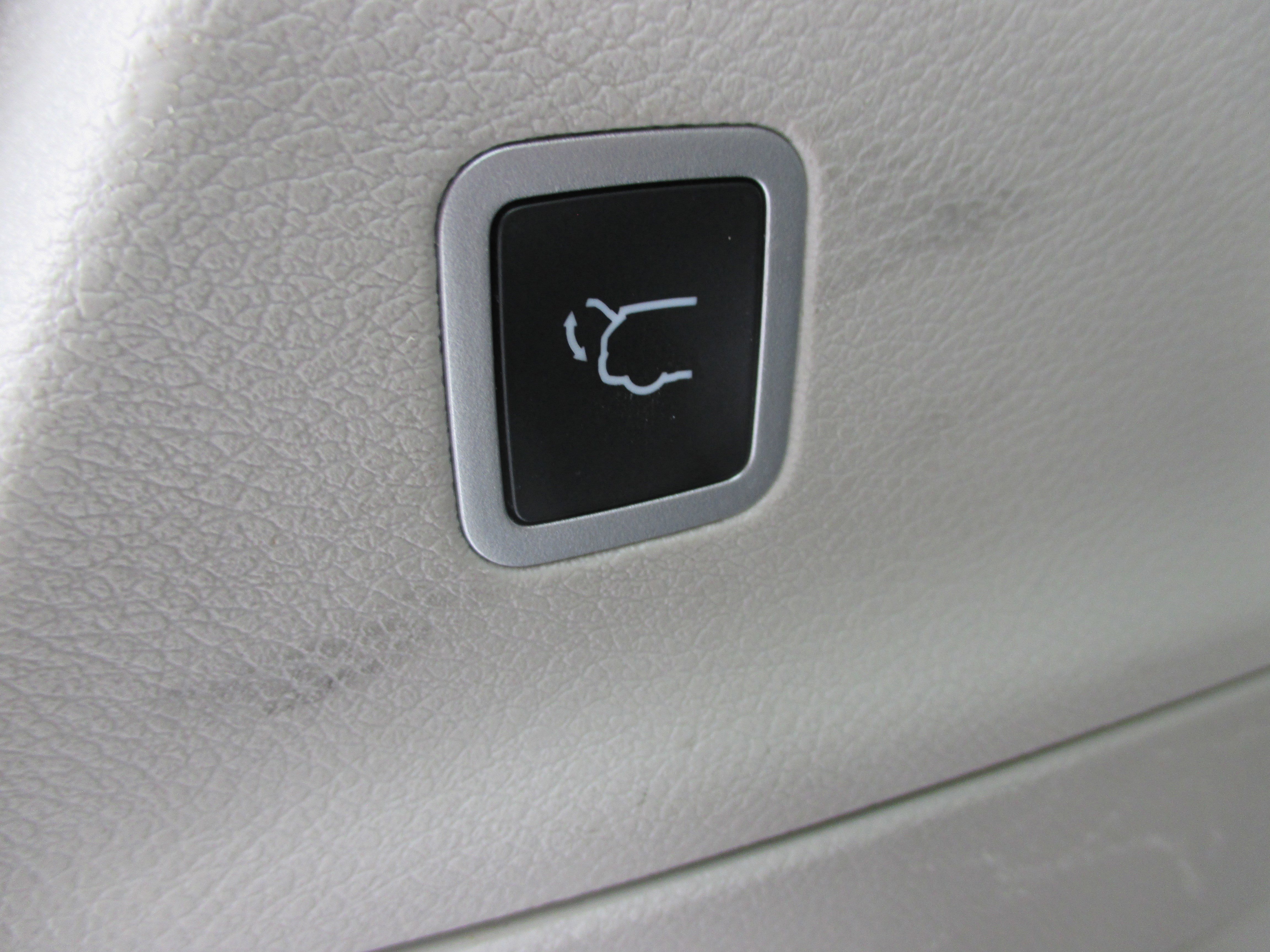 Used 2022 Chrysler Voyager LX FWD image 11