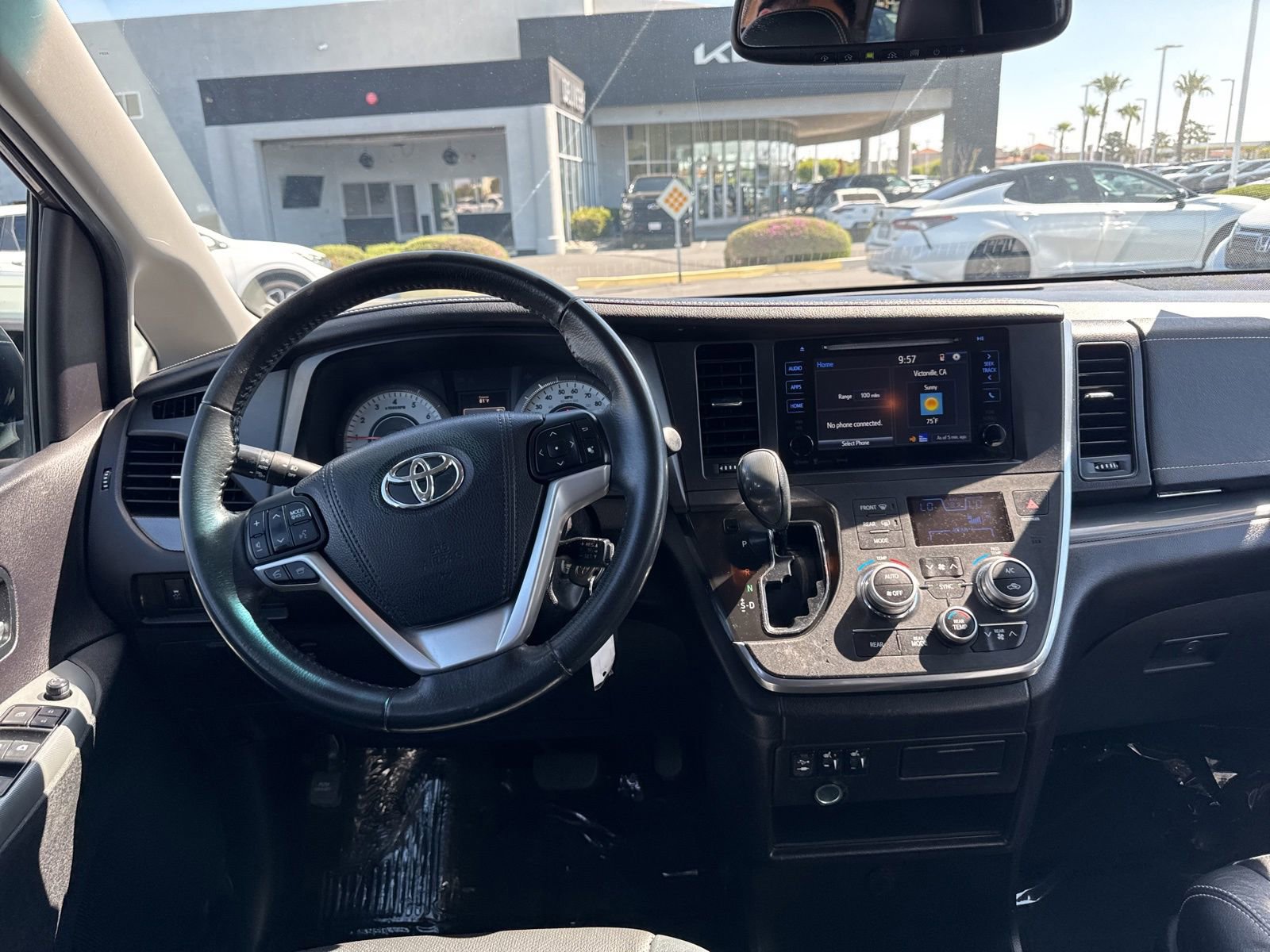 Used 2016 Toyota Sienna SE FWD image 18