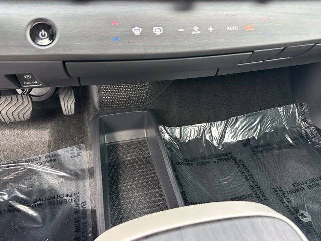 Used 2025 Nissan Ariya AWD image 22