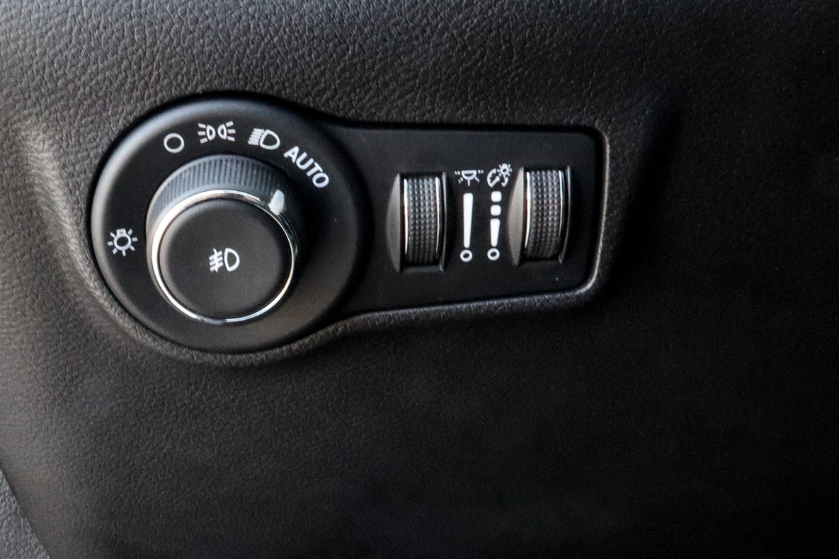Used 2025 Jeep Compass Latitude AWD/4WD image 16