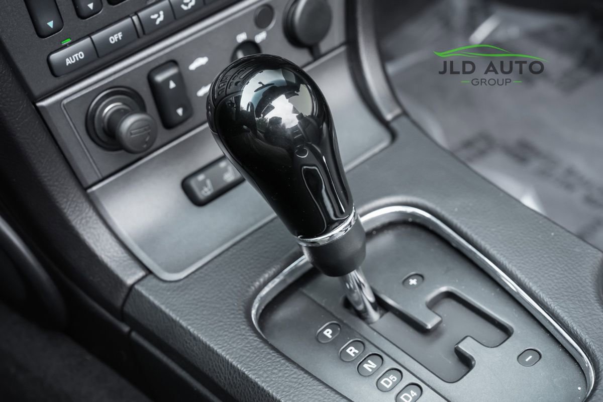 Used 2004 Ford Thunderbird Premium image 32