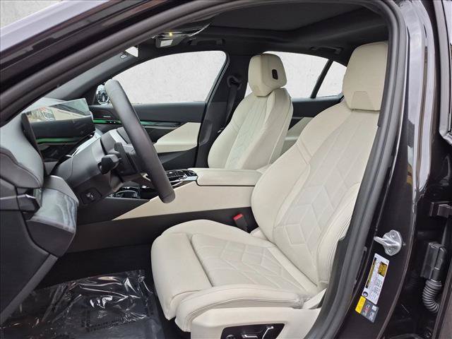 Used 2026 BMW i5 M60 w/ M Sport Package RWD image 4