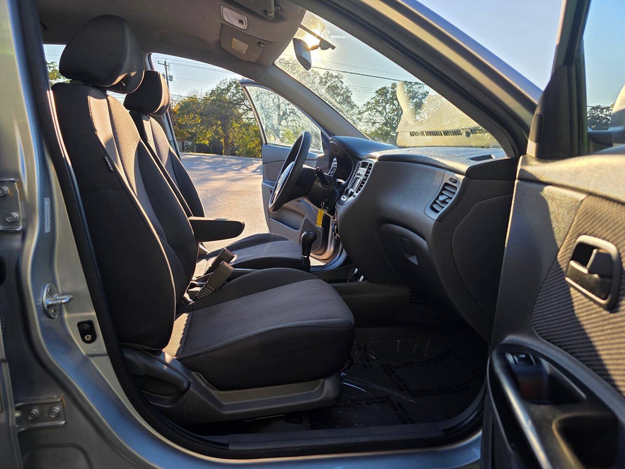 Used 2010 Kia Rio5 w/ Value Pkg FWD image 16