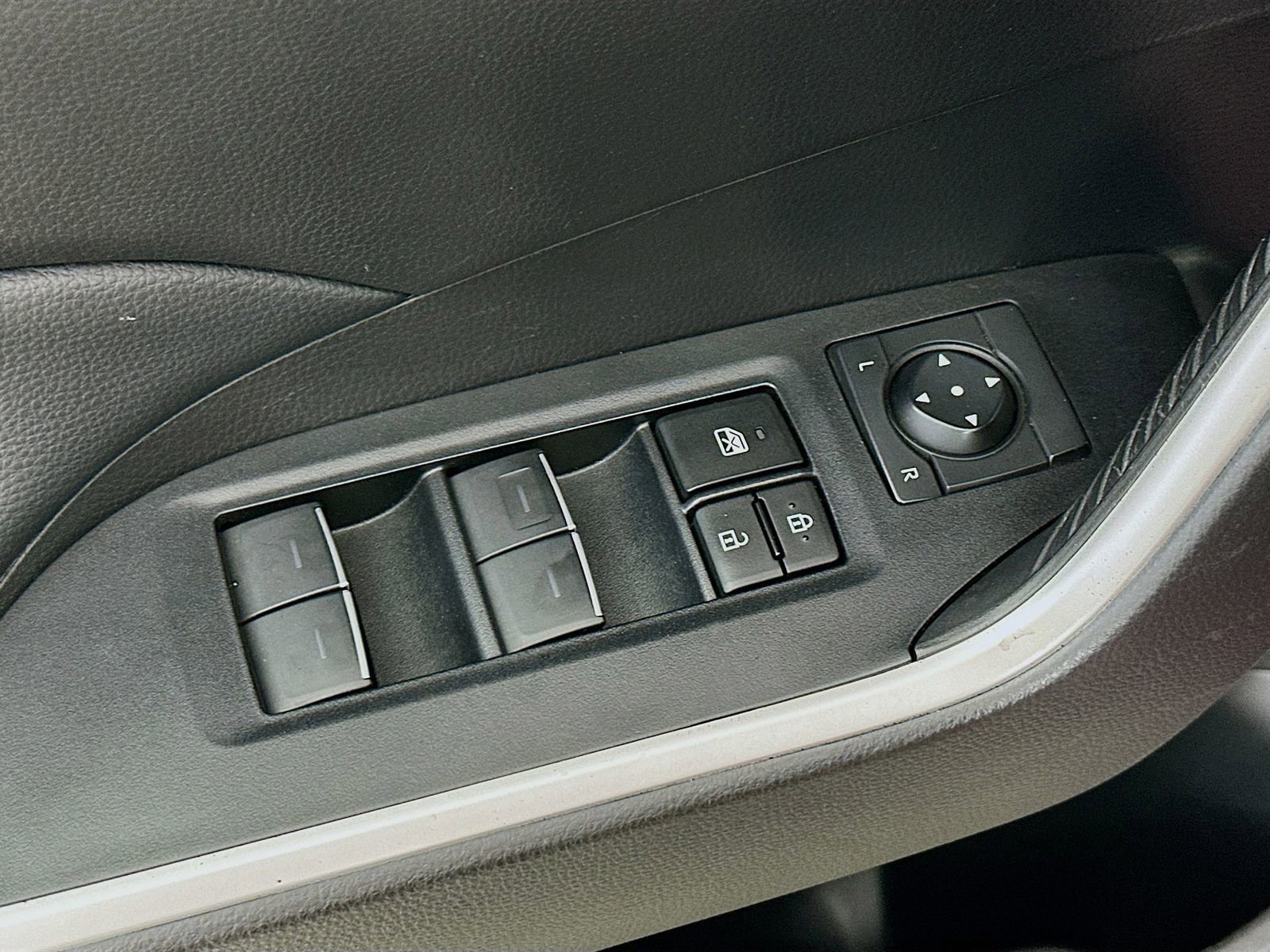 Used 2023 Toyota RAV4 XLE FWD image 19
