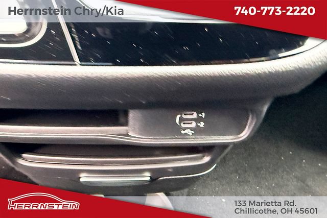 New 2027 Chrysler Pacifica Select FWD image 17