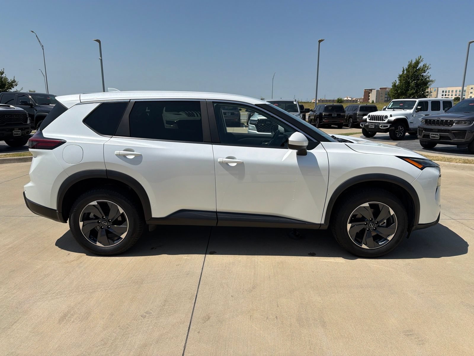 Used 2024 Nissan Rogue SV AWD/4WD image 6