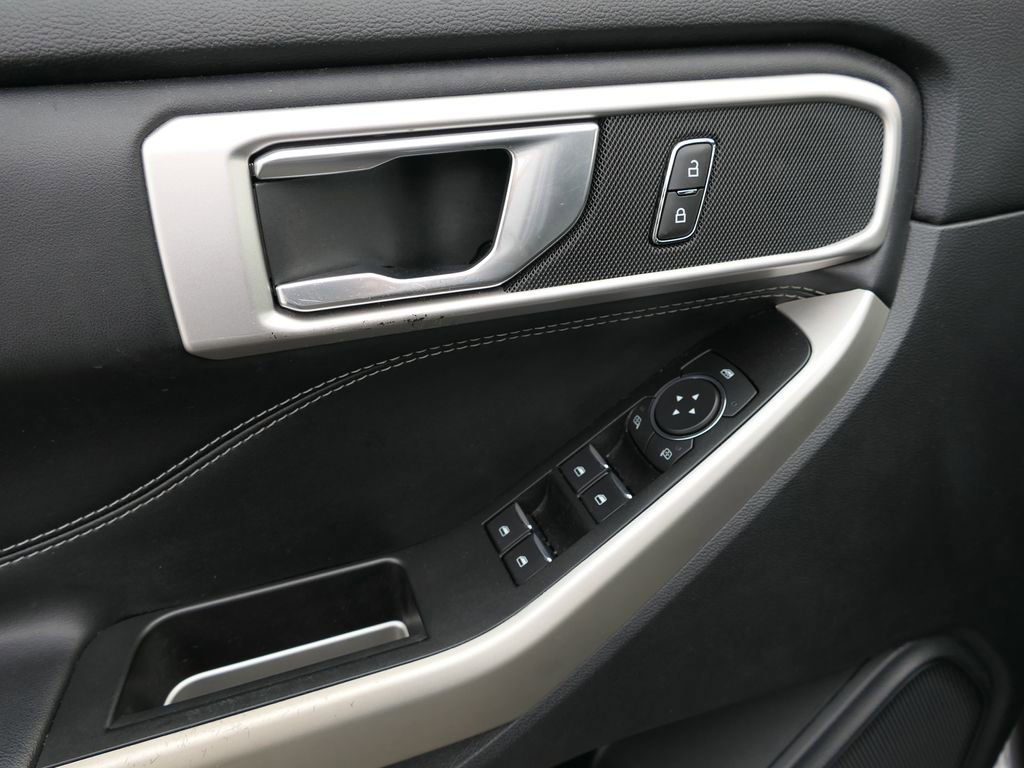 Used 2021 Ford Explorer XLT w/ Equipment Group 202A image 13