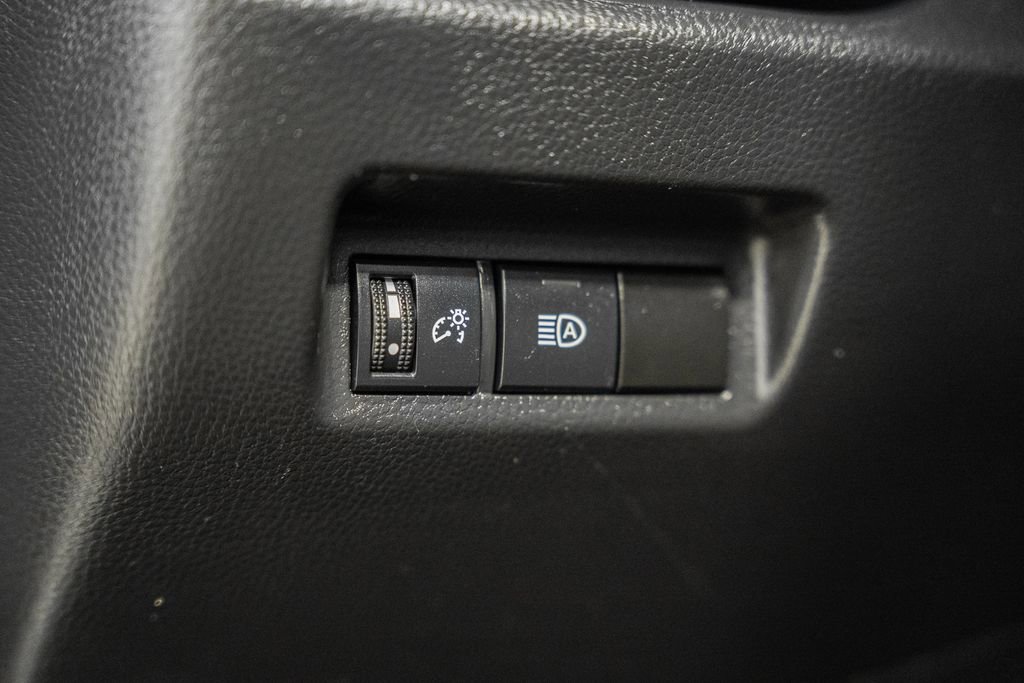 Used 2025 Toyota RAV4 XLE AWD/4WD image 36