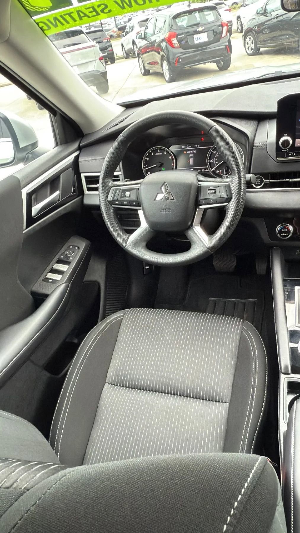 Used 2024 Mitsubishi Outlander ES image 9