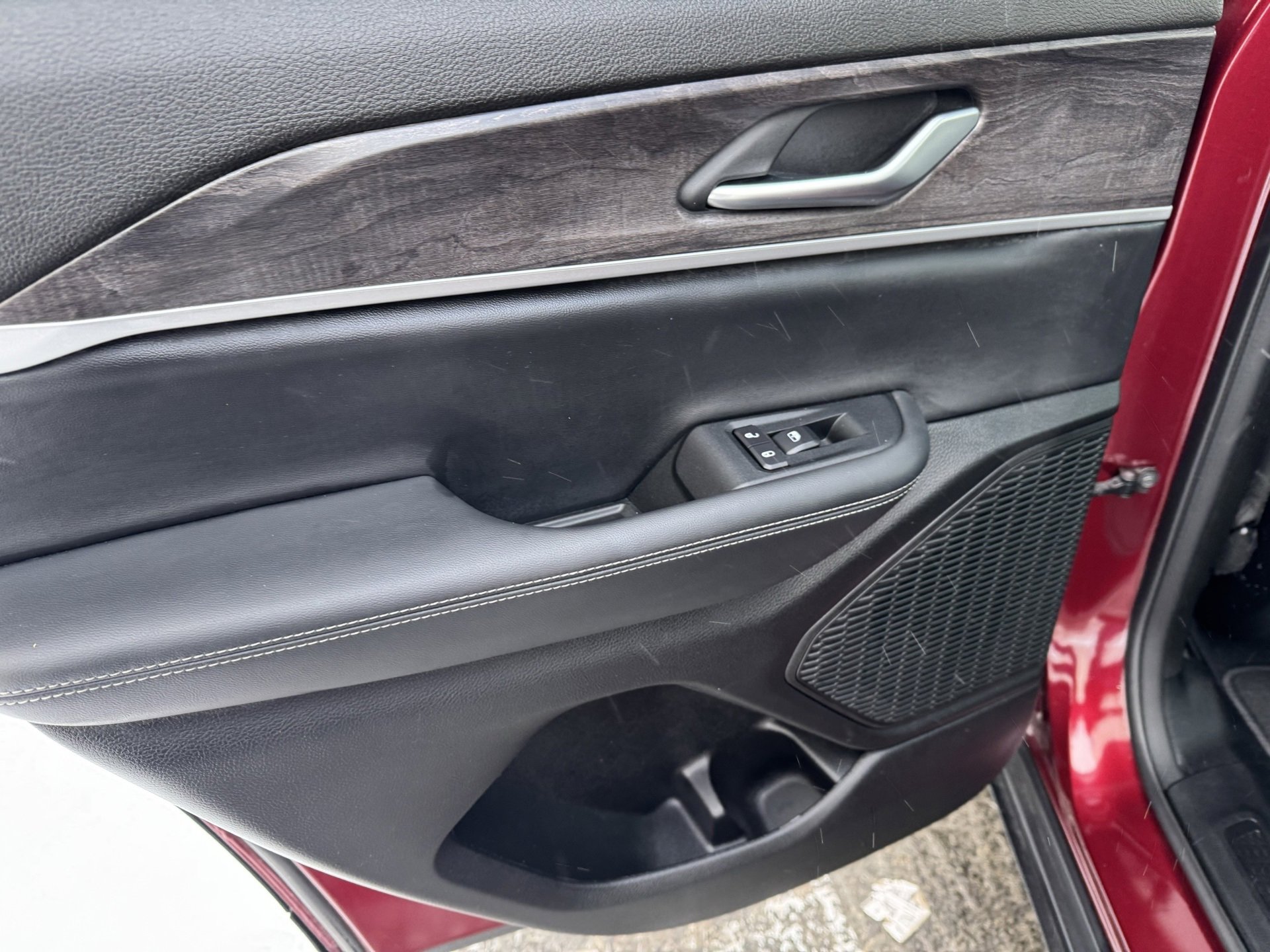 Used 2023 Jeep Grand Cherokee Limited image 17