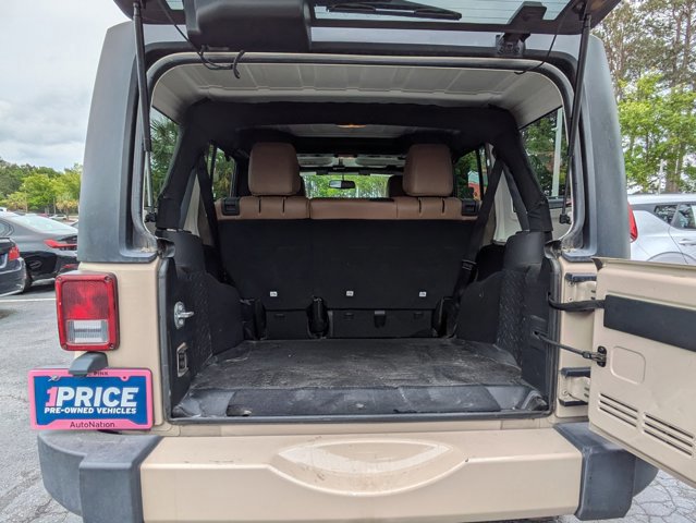 Used 2016 Jeep Wrangler Unlimited Sahara w/ Connectivity Group AWD/4WD image 6