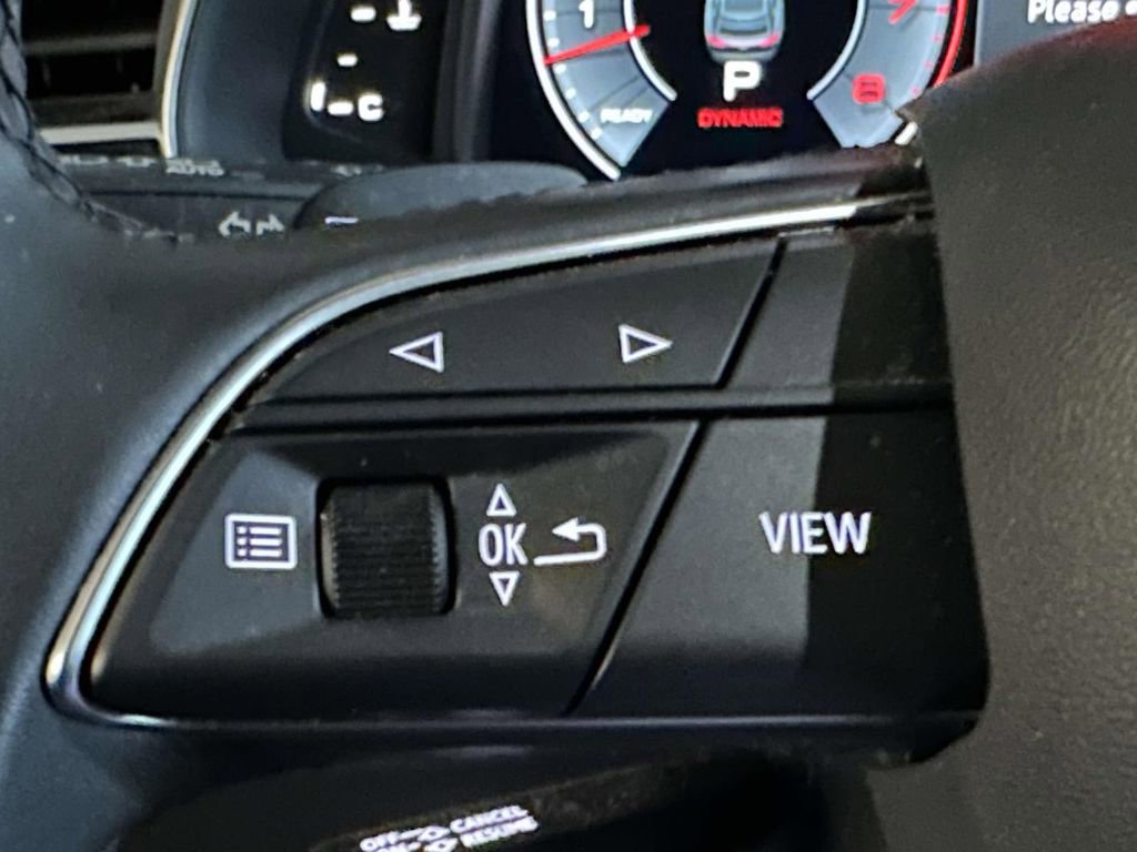 Used 2022 Audi Q8 Premium image 29