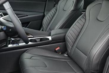New 2026 Hyundai Elantra Limited FWD image 9