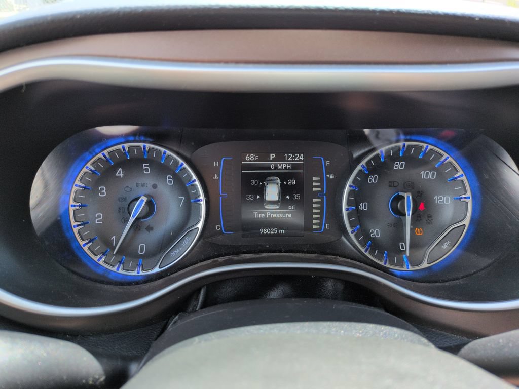 Used 2018 Chrysler Pacifica Touring Plus FWD image 16