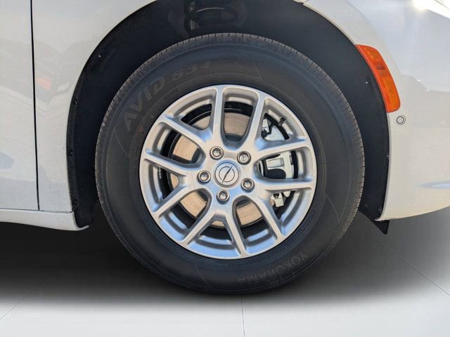 New 2026 Chrysler Pacifica Select FWD image 10