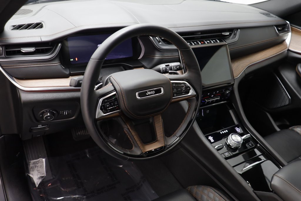 Used 2025 Jeep Grand Cherokee Summit image 6
