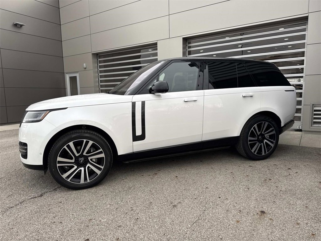 Used 2023 Land Rover Range Rover SE image 3