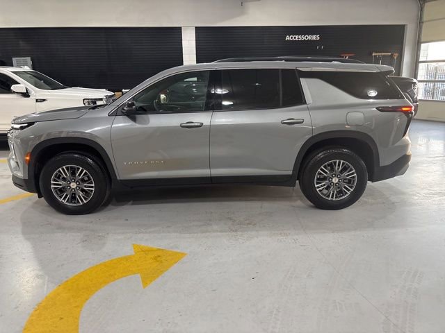 Used 2025 Chevrolet Traverse LT image 5
