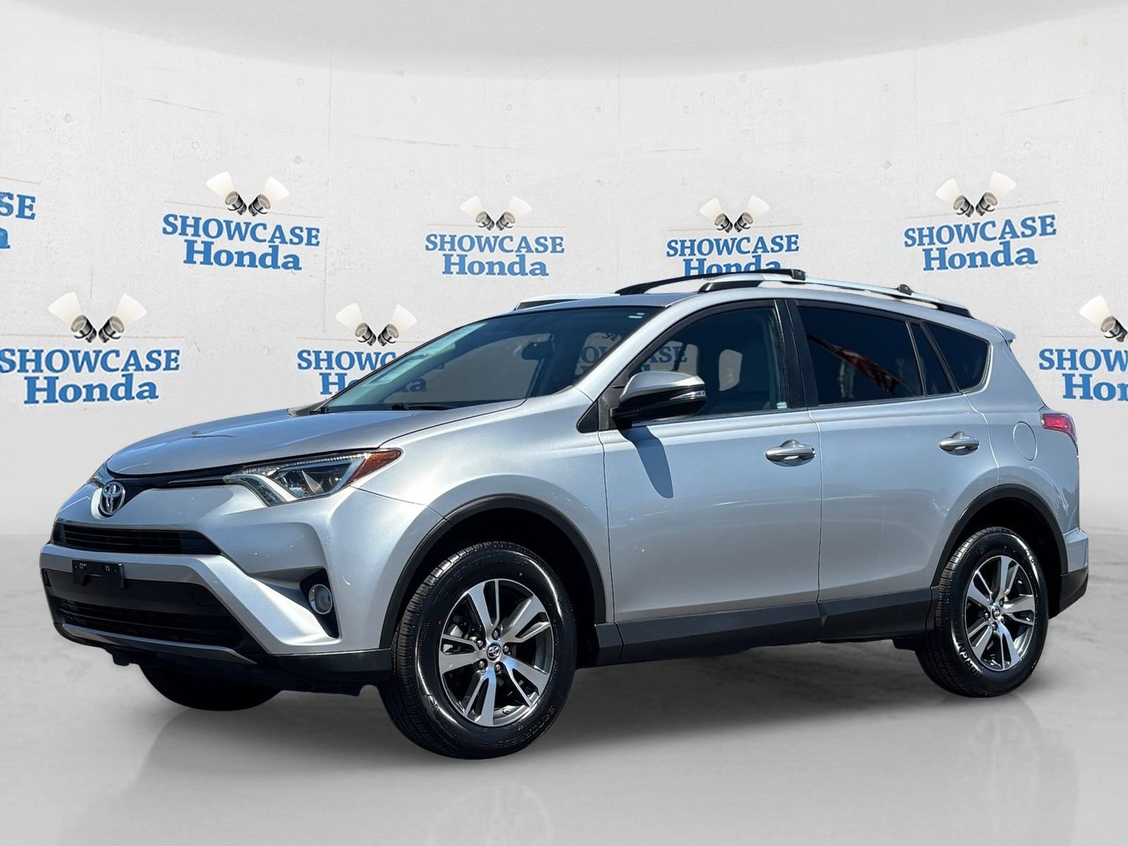Used 2016 Toyota RAV4 XLE w/ Cargo Management Package image 2