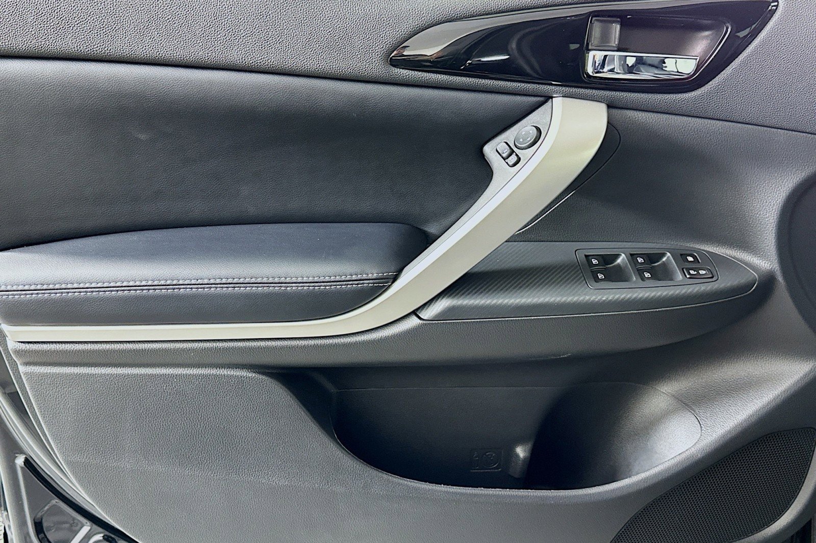 Used 2025 Mitsubishi Eclipse Cross SEL image 21