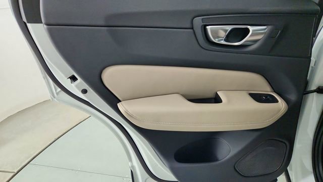 New 2026 Volvo XC60 T8 Plus w/ Climate Package PRO AWD/4WD image 28