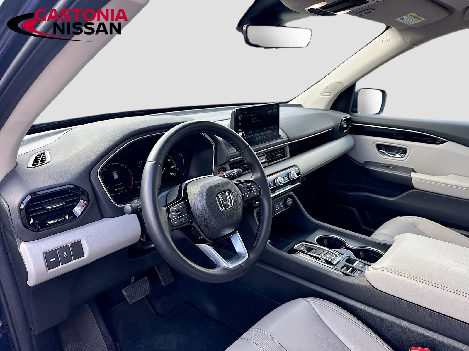 Used 2023 Honda Pilot Touring image 11