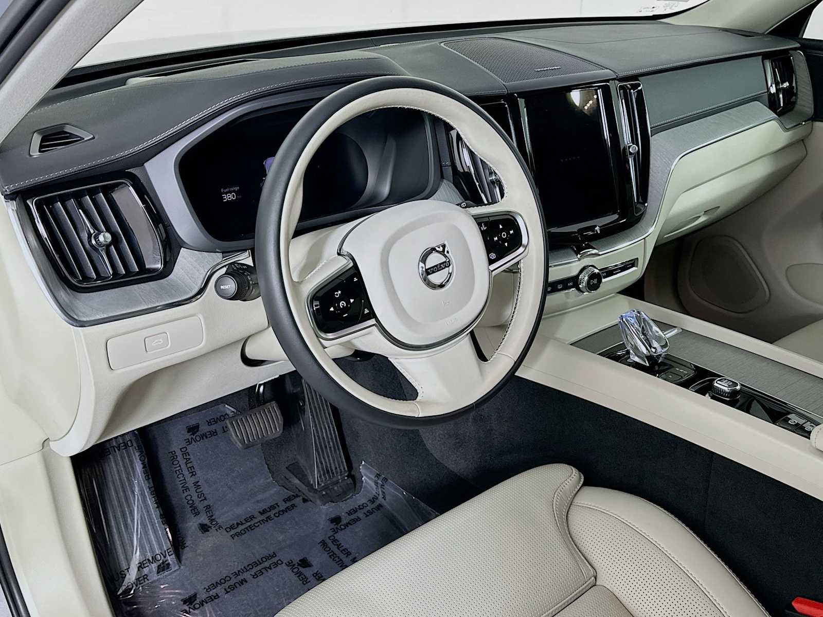 Used 2025 Volvo XC60 B5 Ultra w/ Protection Package Premier image 9