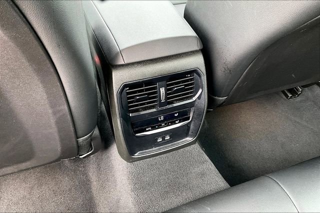 Used 2024 BMW 330i xDrive Sedan AWD/4WD image 25