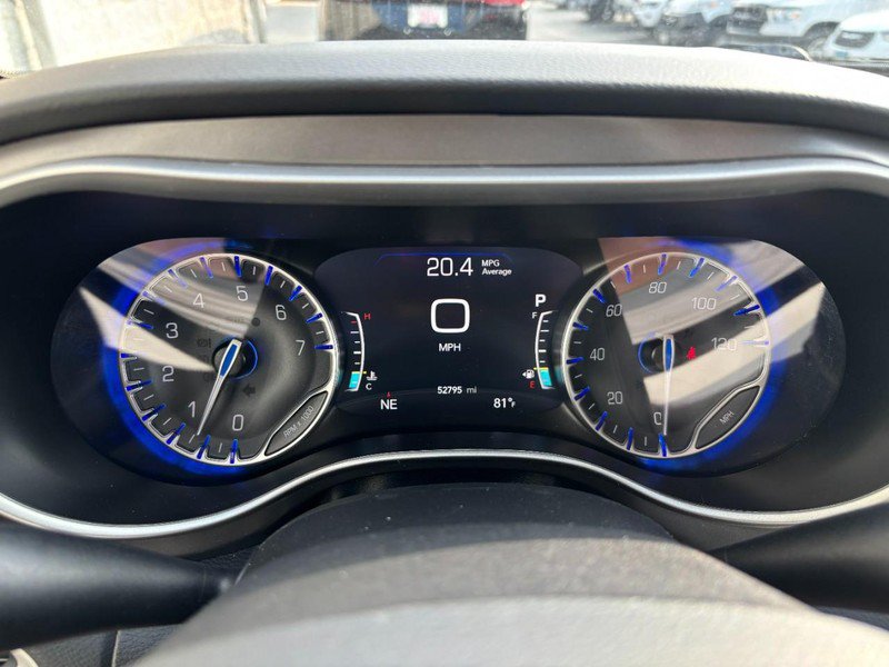 Used 2024 Chrysler Pacifica Touring-L FWD image 23