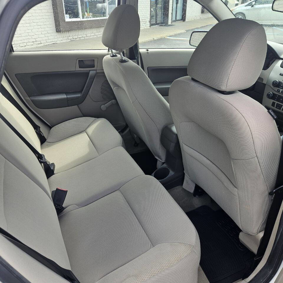 Used 2009 Ford Focus S FWD image 14