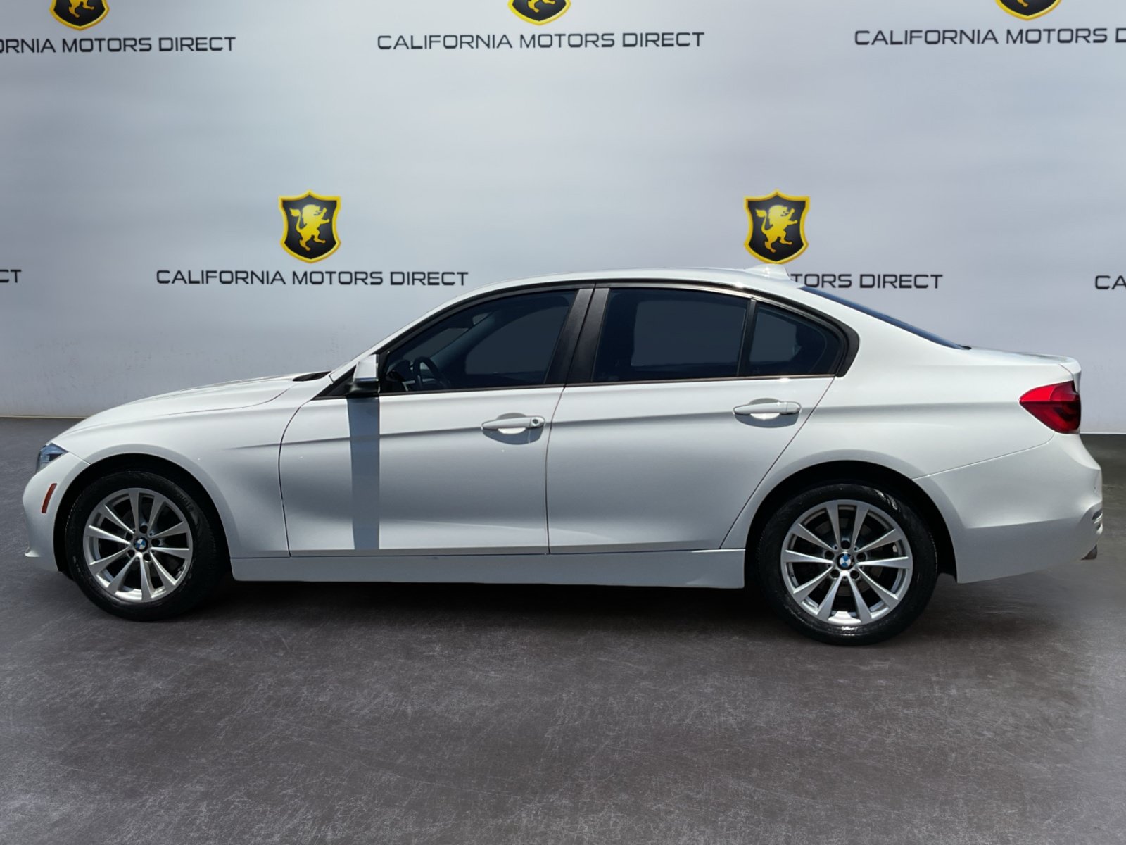 Used 2018 BMW 320i xDrive Sedan AWD/4WD image 8