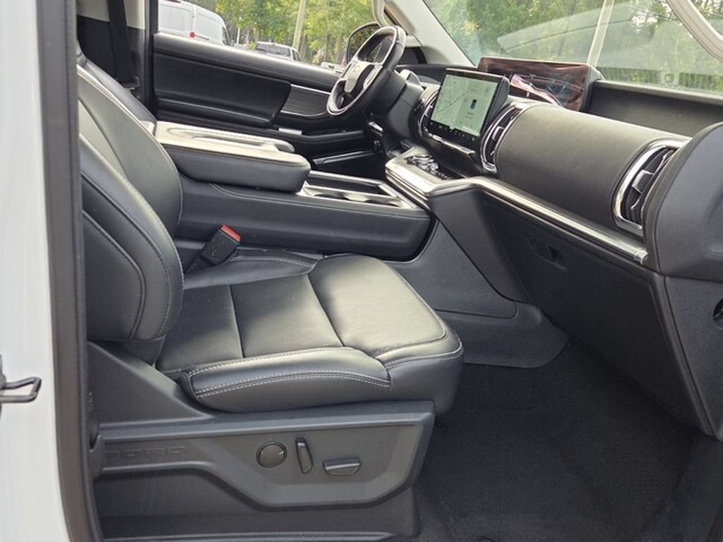 Used 2025 Ford Expedition Platinum AWD/4WD image 18