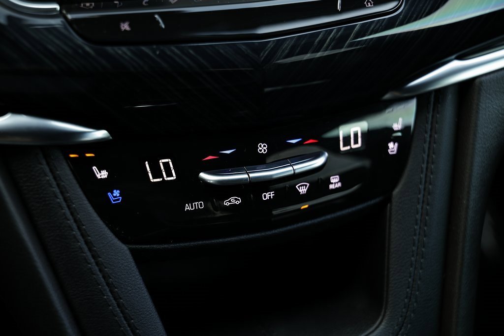 Used 2024 Cadillac XT6 Premium Luxury w/ Technology Package image 39