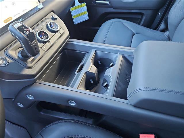 Used 2025 Land Rover Defender 110 X-Dynamic SE image 24