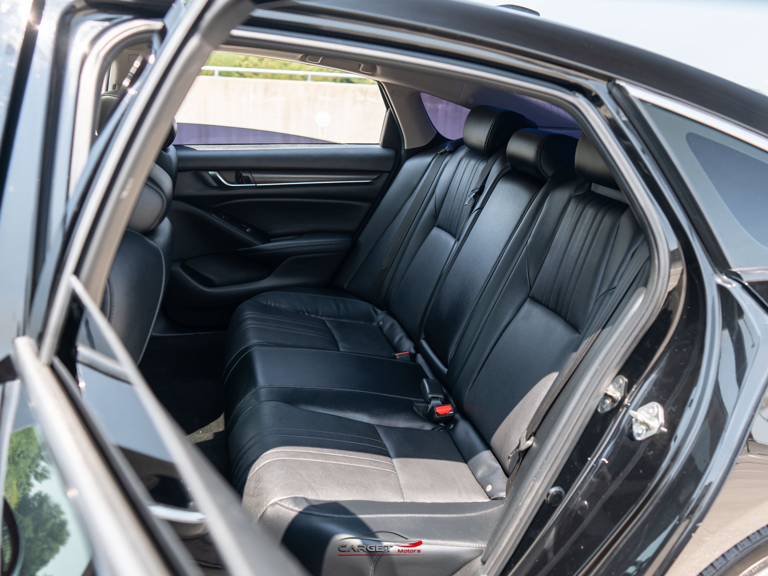 Used 2018 Honda Accord Touring image 19