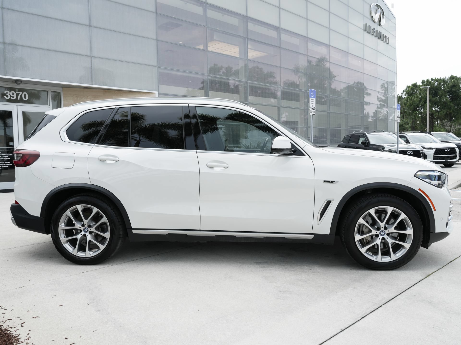 Used 2023 BMW X5 xDrive45e w/ Climate Comfort Package AWD/4WD image 29