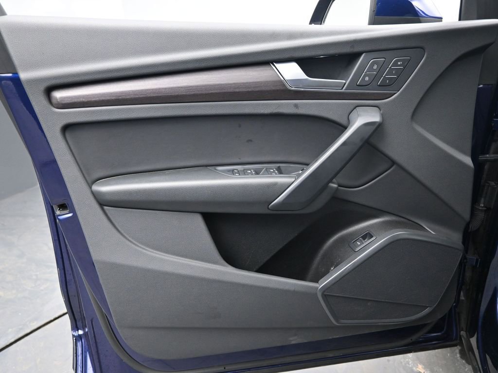 Used 2022 Audi Q5 2.0T Premium w/ Convenience Package image 27